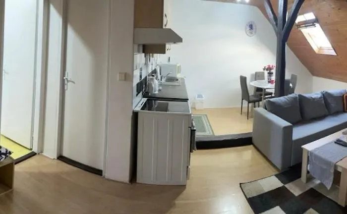 Zukalka 2Kk - 3Patro オストラヴァ